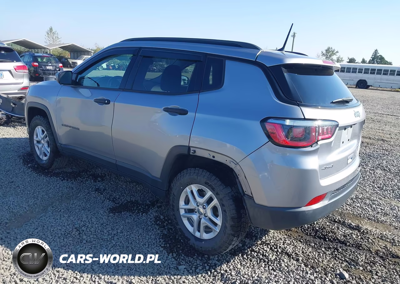 2018 Jeep Compass Sport 4X4 VIN:3C4NJDAB9JT132088 - 3
