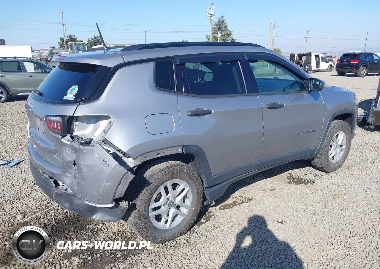 2018 Jeep Compass Sport 4X4 VIN:3C4NJDAB9JT132088 - 4