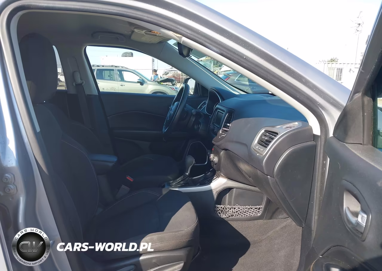2018 Jeep Compass Sport 4X4 VIN:3C4NJDAB9JT132088 - 5