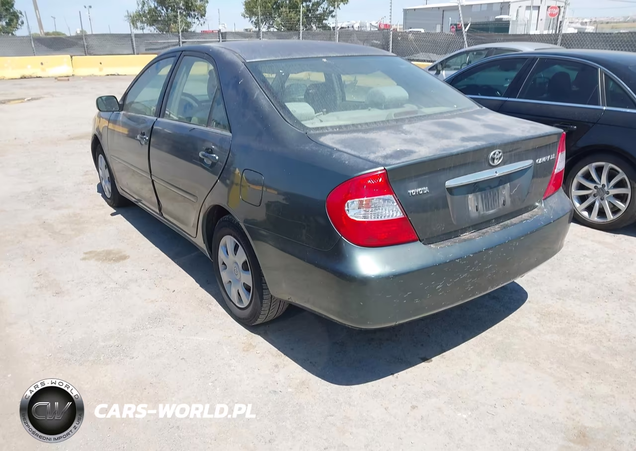 2003 Toyota Camry Le VIN:JTDBE30K030152717 - 3