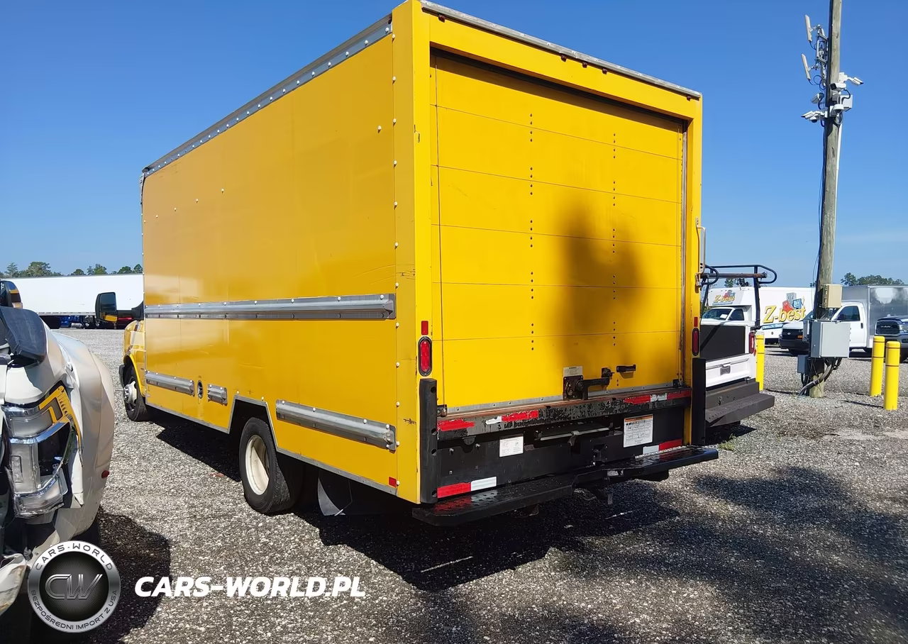 2018 GMC Savana Cutaway Work Van VIN:7GZ37TCG4JN901821 - 3