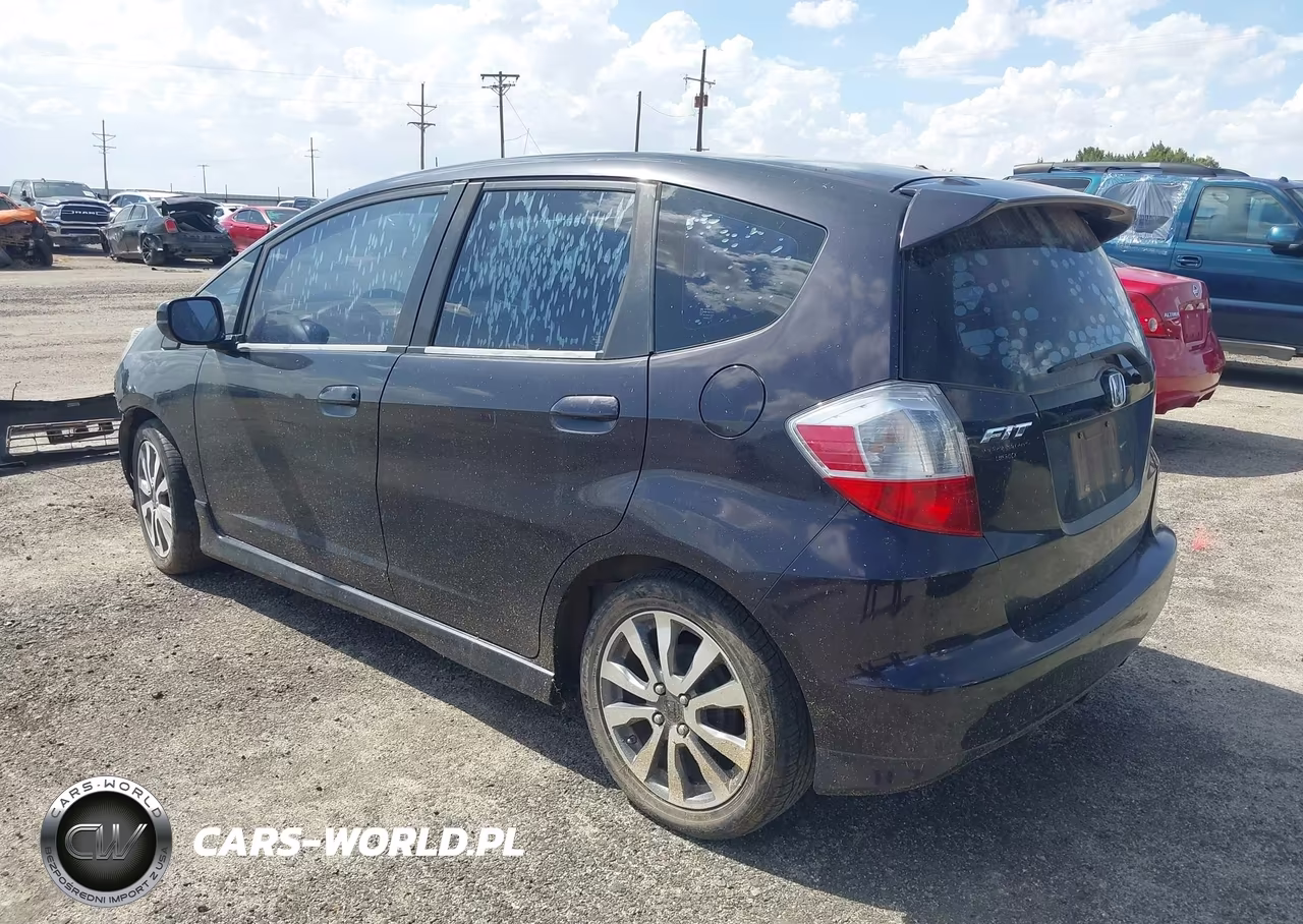 2013 Honda Fit Sport VIN:JHMGE8H58DC062957 - 3