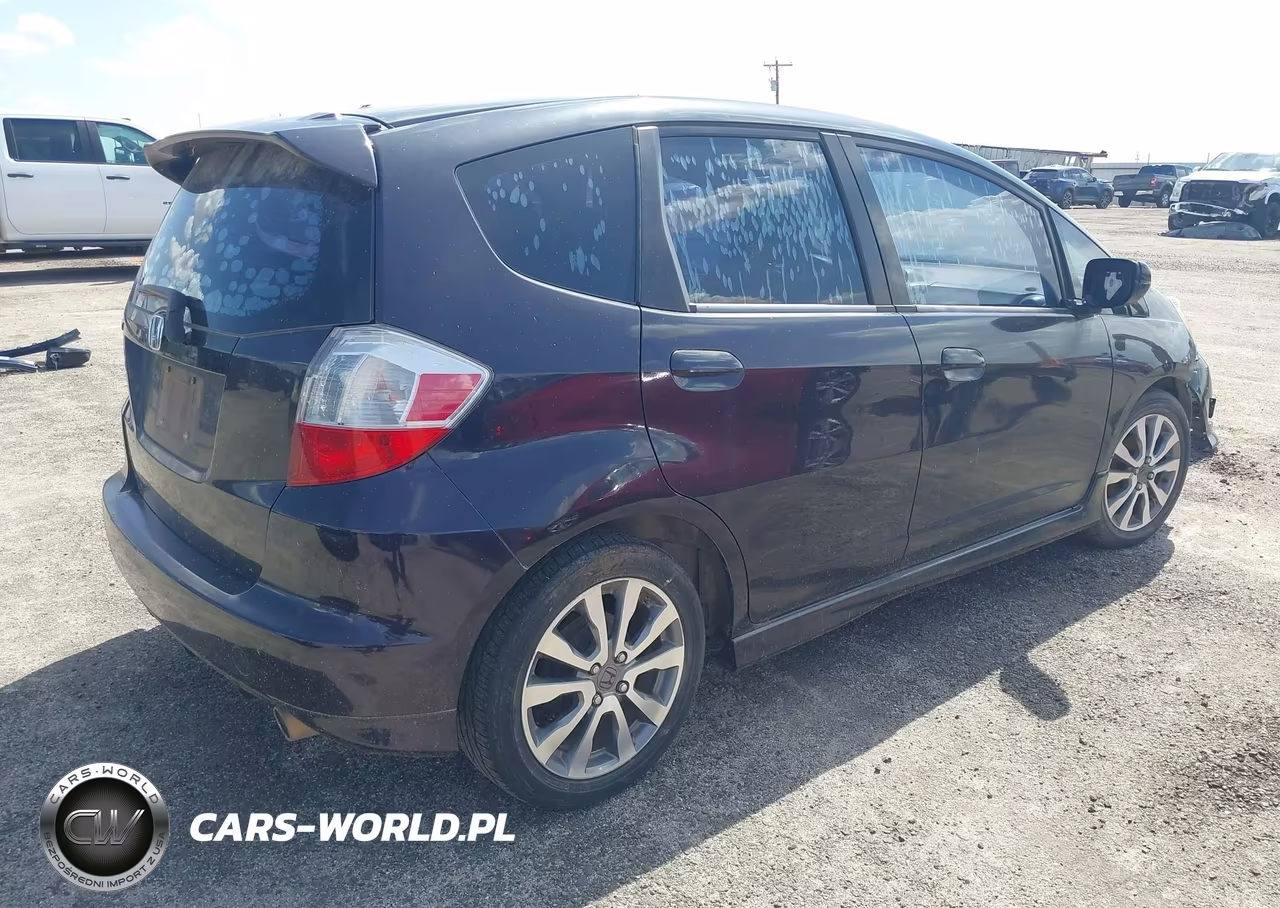 2013 Honda Fit Sport VIN:JHMGE8H58DC062957 - 4