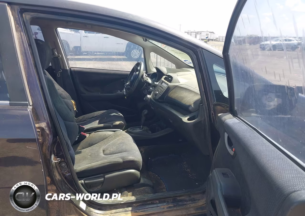 2013 Honda Fit Sport VIN:JHMGE8H58DC062957 - 5