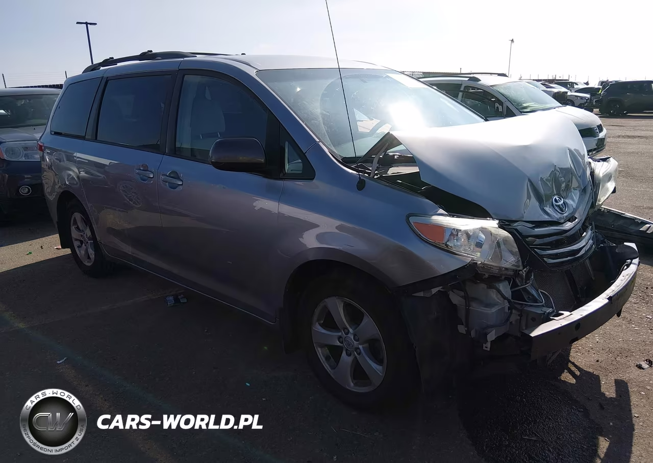 2013 Toyota Sienna Le V6 8 Passenger