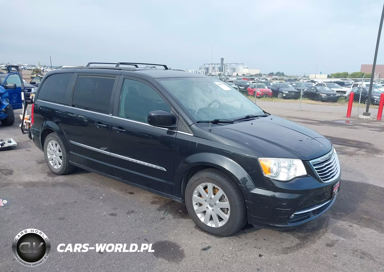 2014 Chrysler Town & Country Touring – zdjęcie 1 z 17