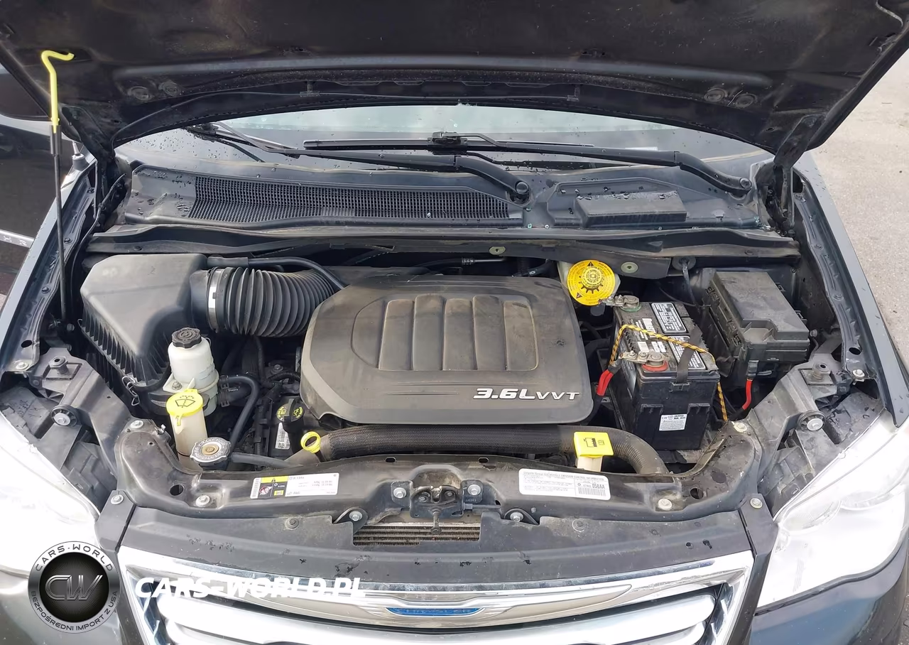 2014 Chrysler Town & Country Touring VIN:2C4RC1BG1ER348515 - 10