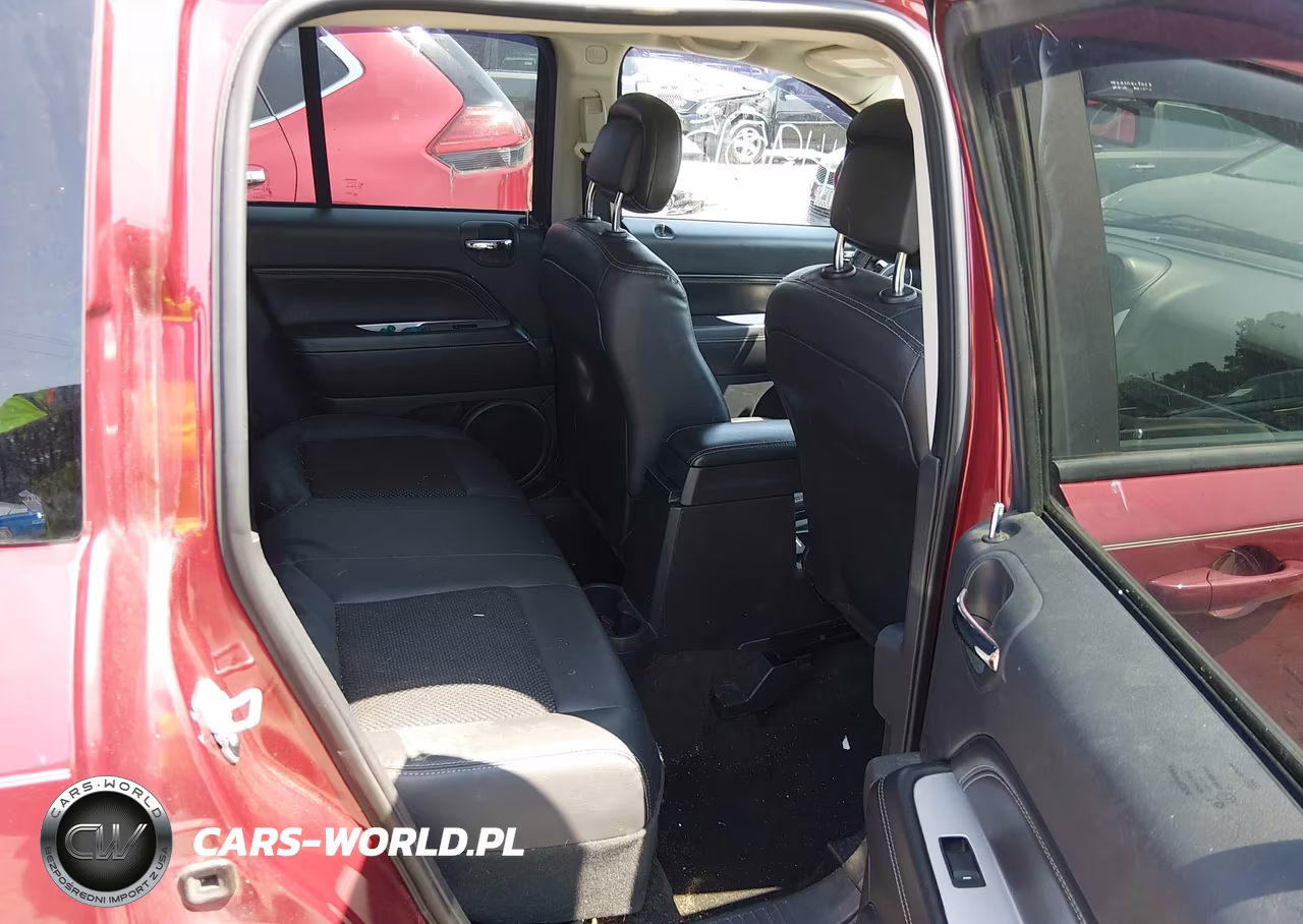2016 Jeep Compass Latitude VIN:1C4NJDEB1GD558379 - 8