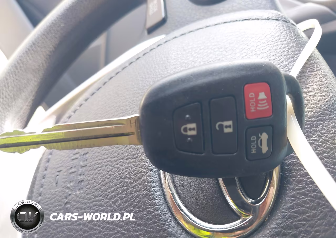 2018 Toyota Corolla Le VIN:2T1BURHE4JC029073 - 11