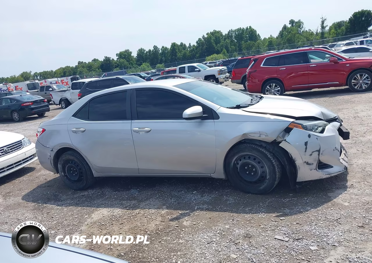 2018 Toyota Corolla Le VIN:2T1BURHE4JC029073 - 14