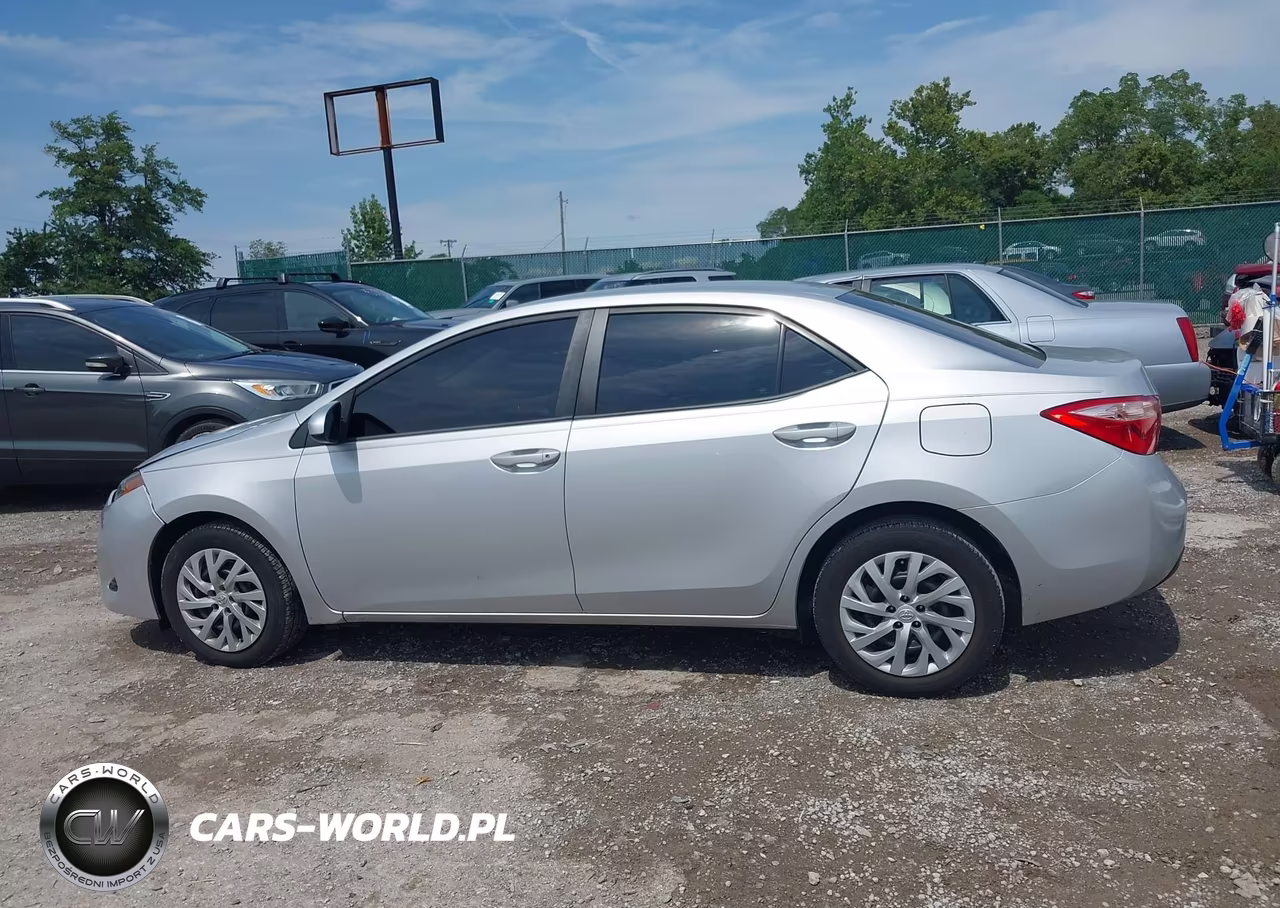 2018 Toyota Corolla Le VIN:2T1BURHE4JC029073 - 15