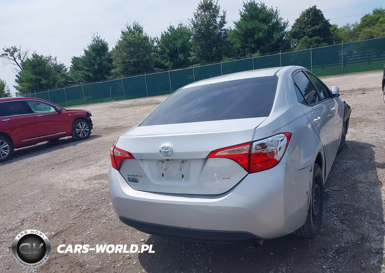 2018 Toyota Corolla Le VIN:2T1BURHE4JC029073 - 17