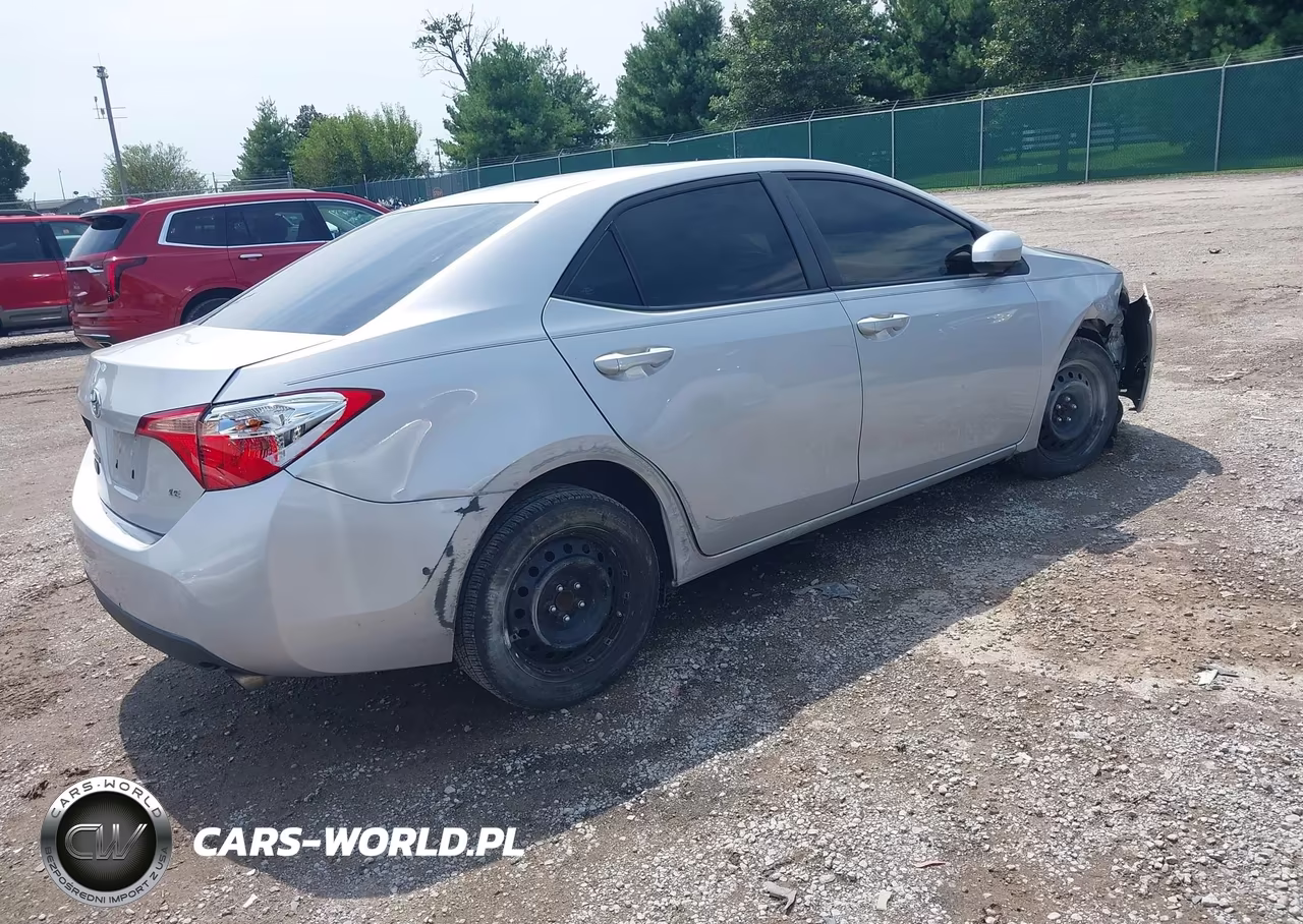 2018 Toyota Corolla Le VIN:2T1BURHE4JC029073 - 4