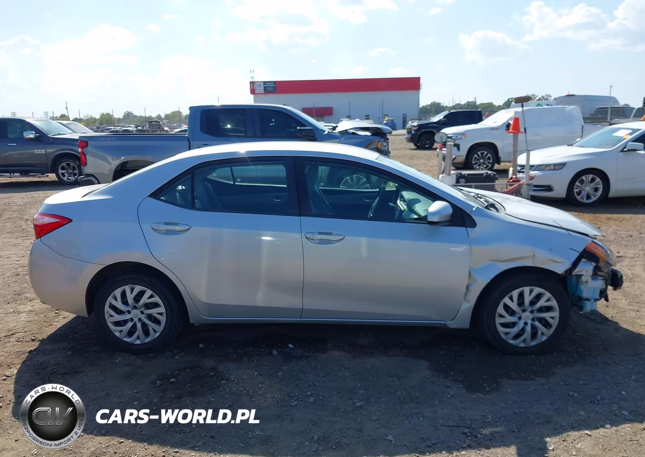 2018 Toyota Corolla Le VIN:2T1BURHE5JC096037 - 13