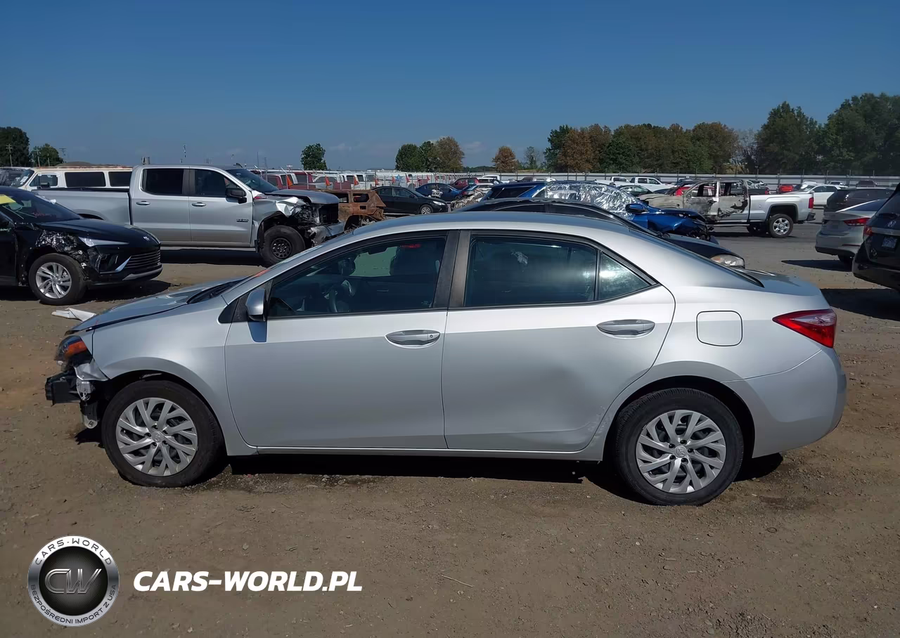 2018 Toyota Corolla Le VIN:2T1BURHE5JC096037 - 14