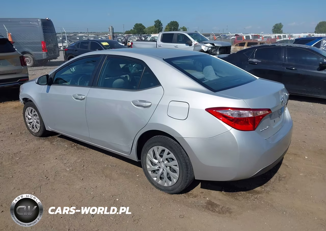 2018 Toyota Corolla Le VIN:2T1BURHE5JC096037 - 3