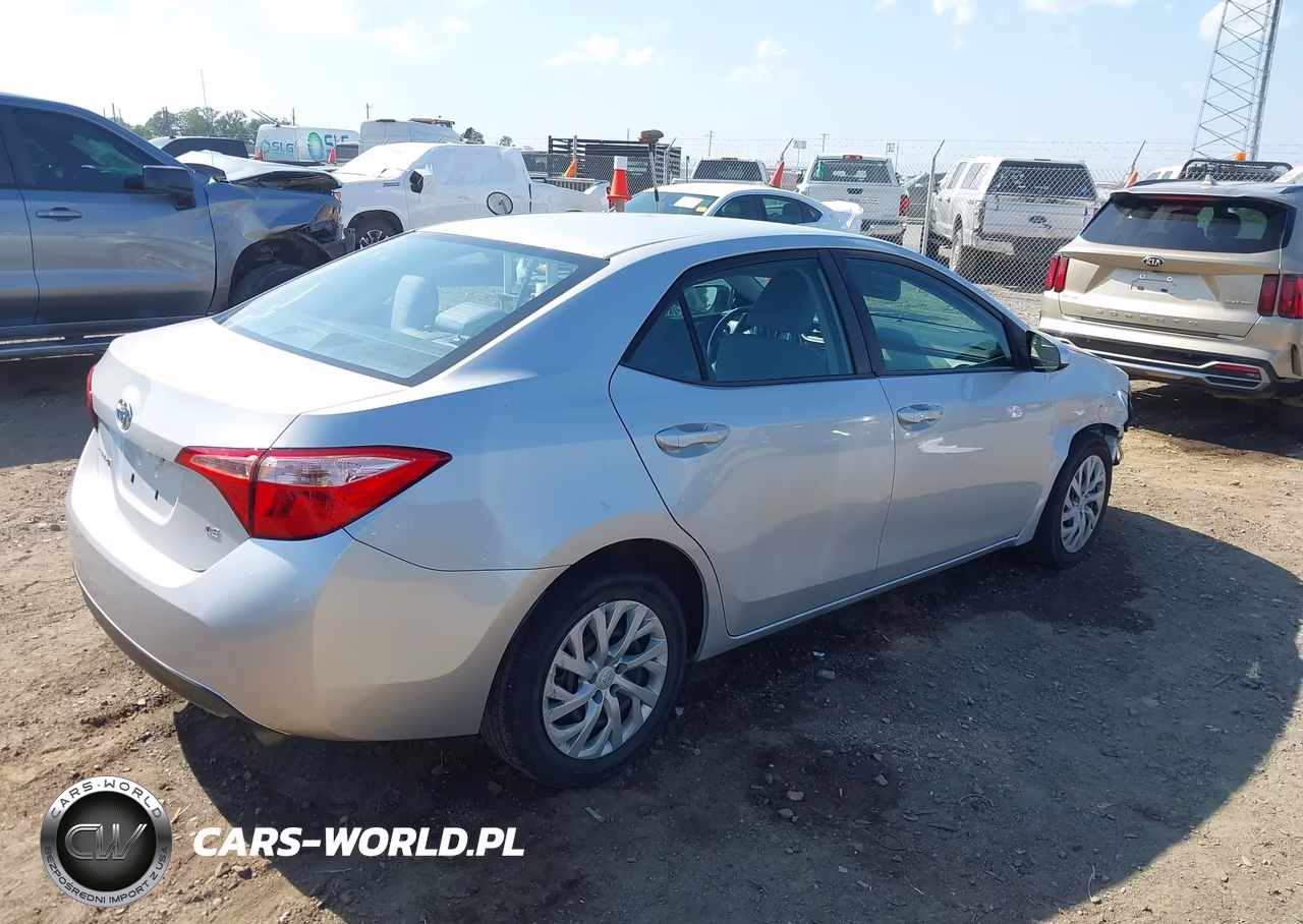 2018 Toyota Corolla Le VIN:2T1BURHE5JC096037 - 4