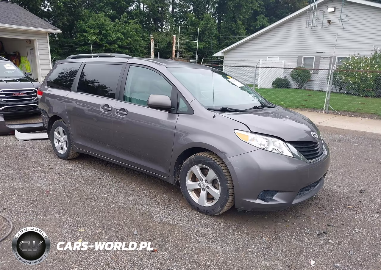 2011 Toyota Sienna Le V6 – zdjęcie 1 z 22