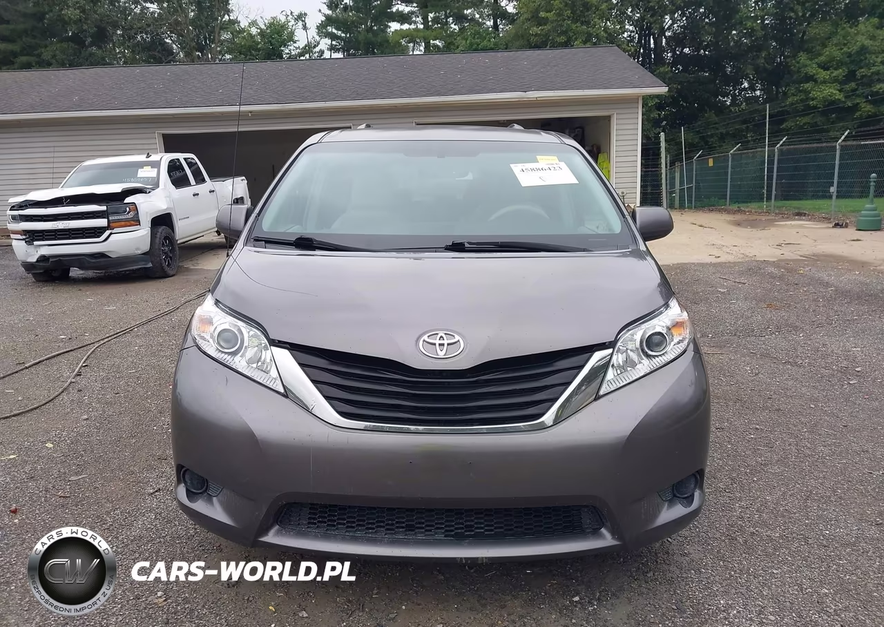 2011 Toyota Sienna Le V6 VIN:5TDKK3DCXBS018854 - 13