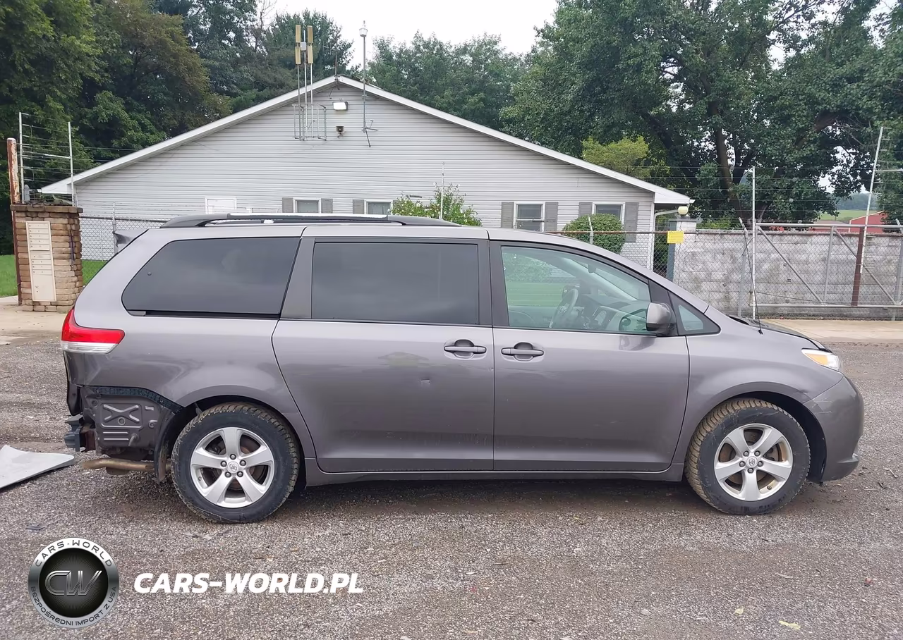 2011 Toyota Sienna Le V6 VIN:5TDKK3DCXBS018854 - 14