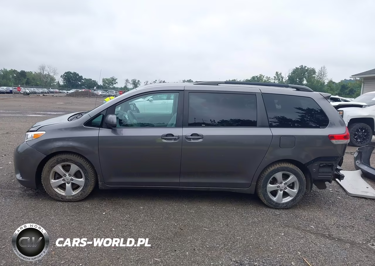 2011 Toyota Sienna Le V6 VIN:5TDKK3DCXBS018854 - 15