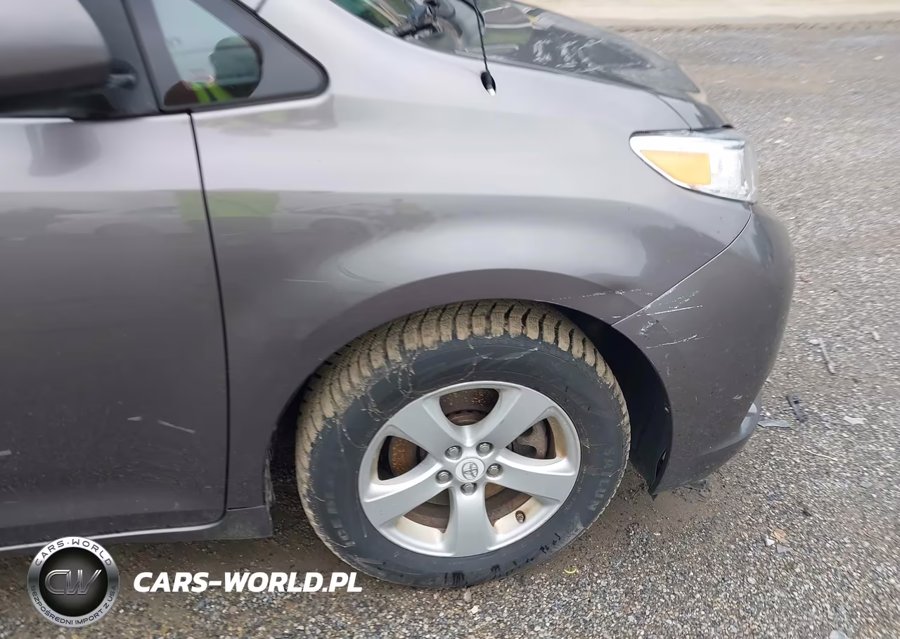 2011 Toyota Sienna Le V6 VIN:5TDKK3DCXBS018854 - 22