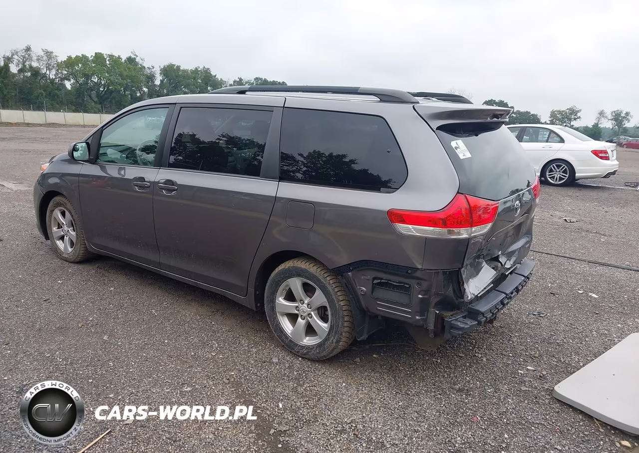 2011 Toyota Sienna Le V6 VIN:5TDKK3DCXBS018854 - 3