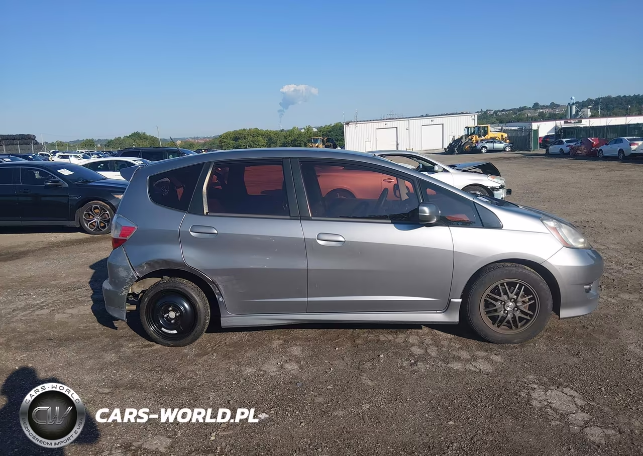 2010 Honda Fit Sport VIN:JHMGE8H43AC007304 - 13