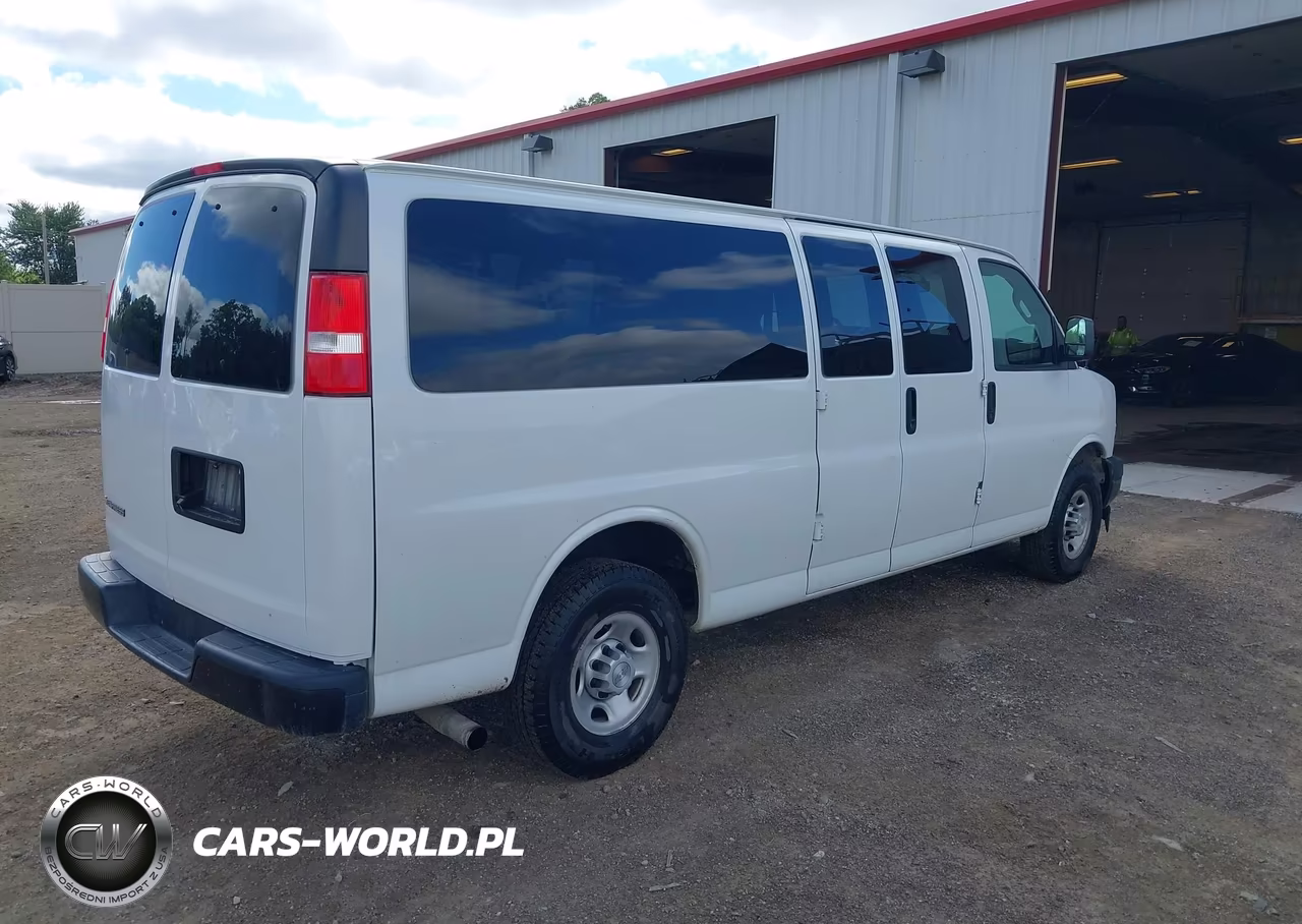 2019 Chevrolet Express 3500 Ls VIN:1GAZGNFG7K1355676 - 4
