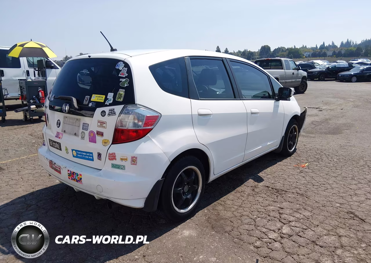 2012 Honda Fit VIN:JHMGE8H35CC024633 - 4