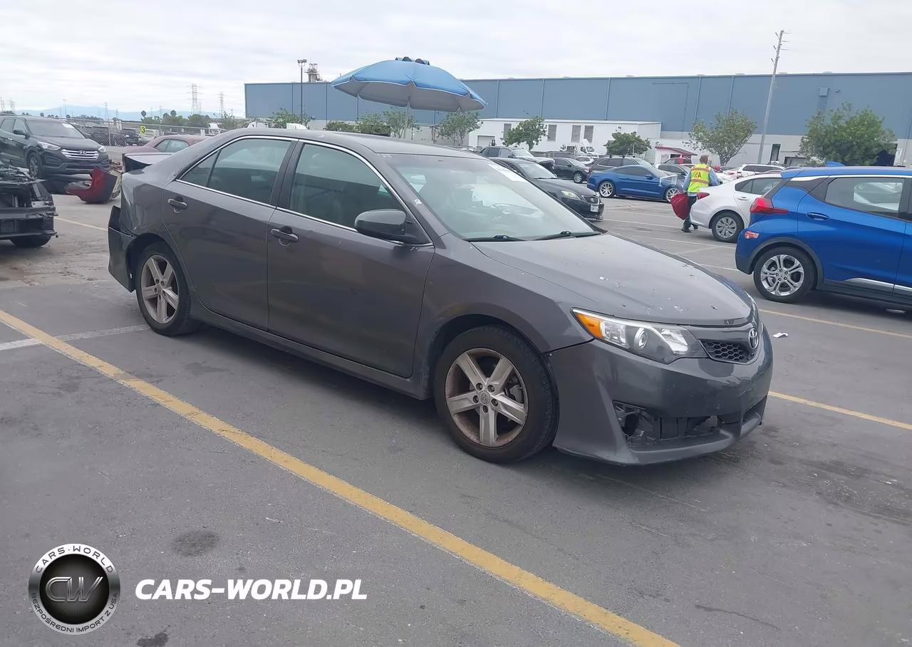2014 Toyota Camry Se – zdjęcie 1 z 17
