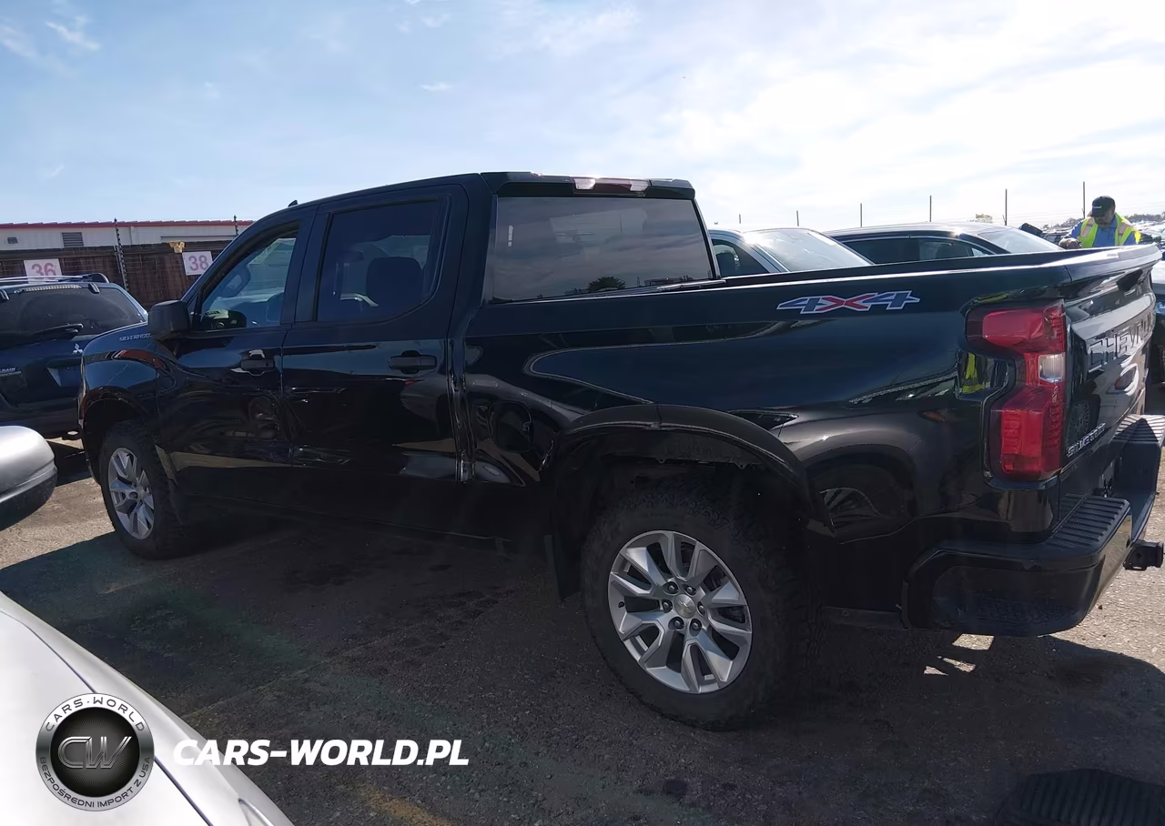 2022 Chevrolet Silverado 1500 4Wd Short Bed Custom VIN:1GCPDBEK5NZ593057 - 15