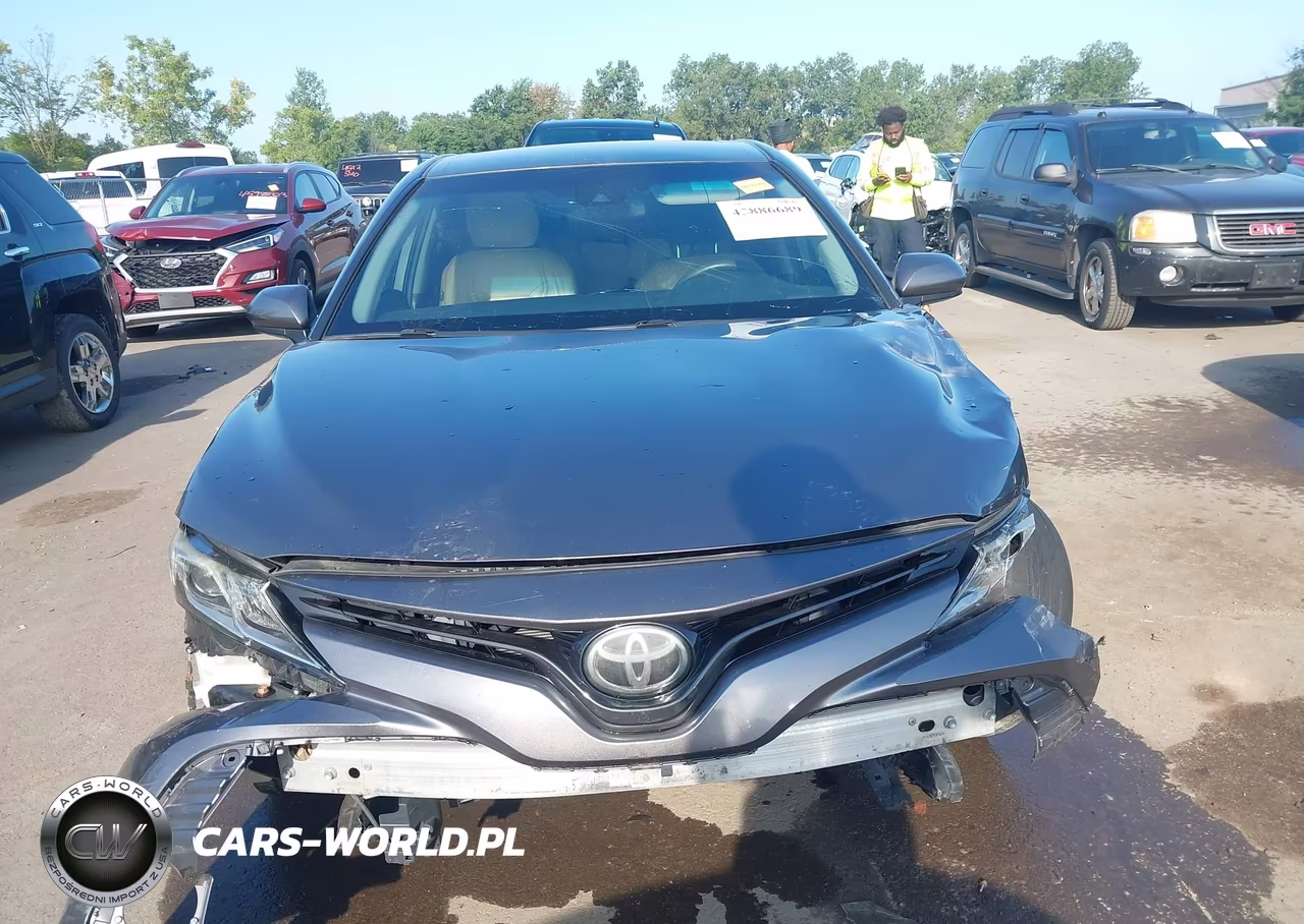 2018 Toyota Camry Le VIN:4T1B11HKXJU511299 - 13