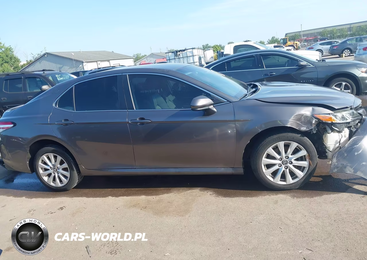 2018 Toyota Camry Le VIN:4T1B11HKXJU511299 - 14