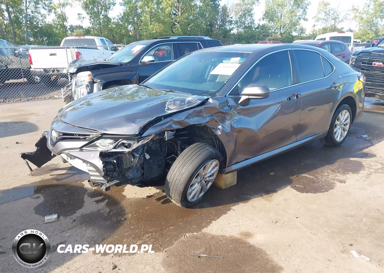 2018 Toyota Camry Le VIN:4T1B11HKXJU511299 - 2