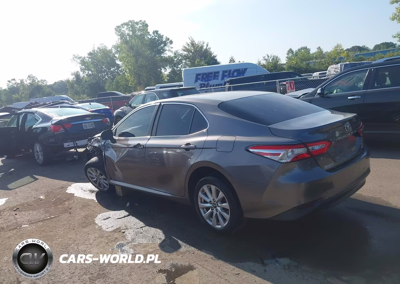 2018 Toyota Camry Le VIN:4T1B11HKXJU511299 - 3
