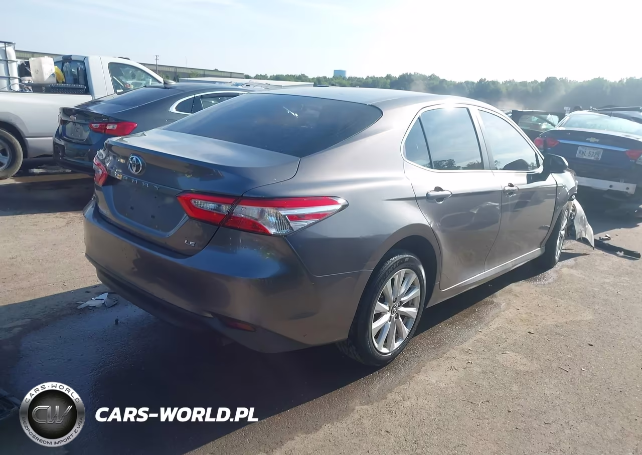 2018 Toyota Camry Le VIN:4T1B11HKXJU511299 - 4