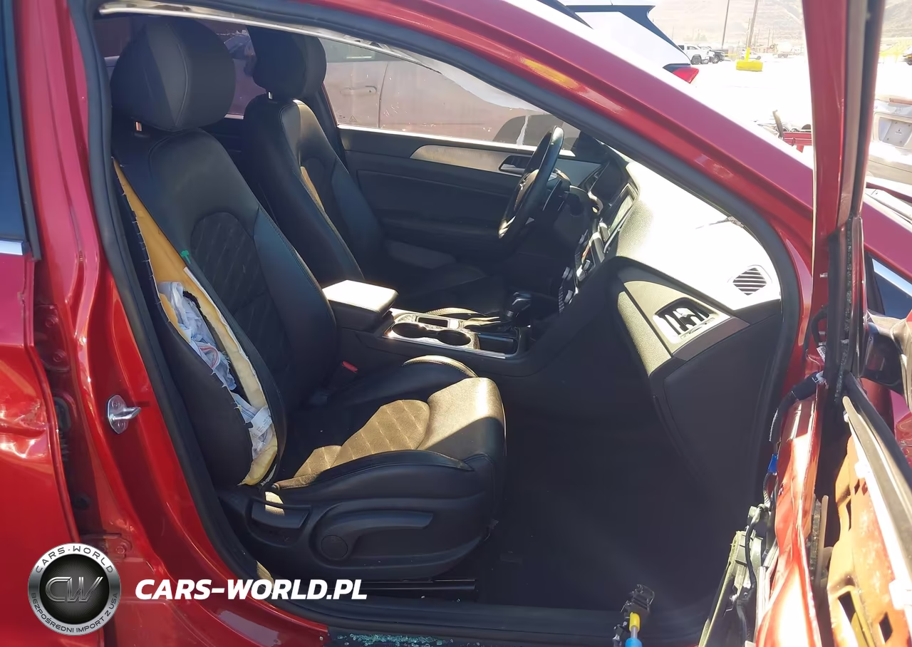 2019 Hyundai Sonata Sport VIN:5NPE34AF6KH821925 - 5