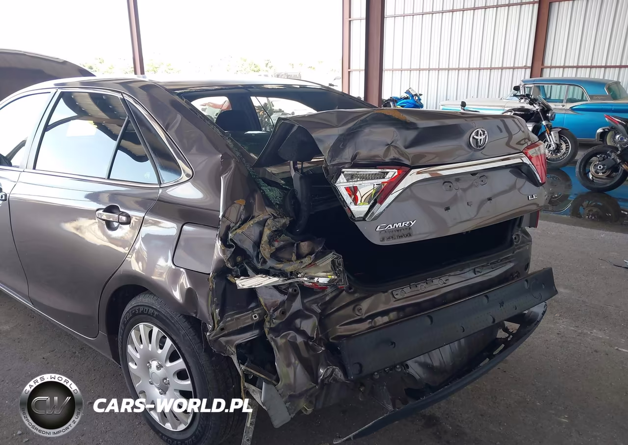 2015 Toyota Camry Le VIN:4T1BF1FK5FU042361 - 18