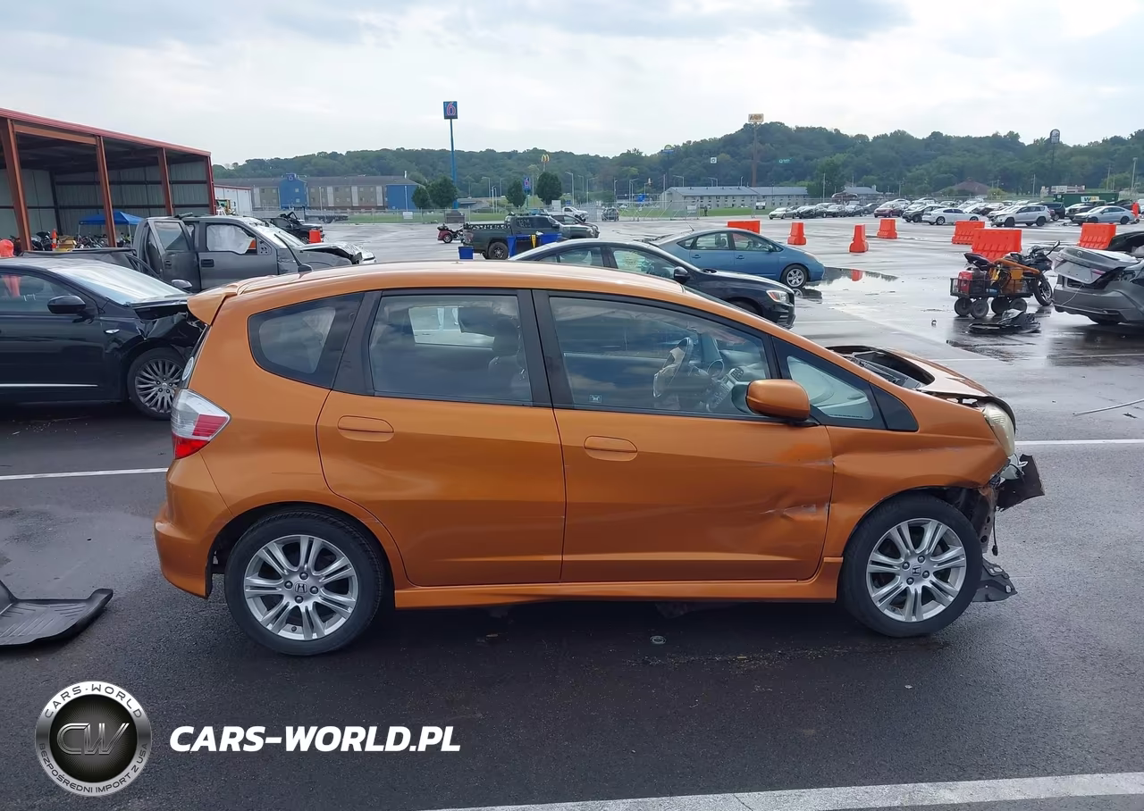 2010 Honda Fit Sport VIN:JHMGE8H47AC012800 - 13