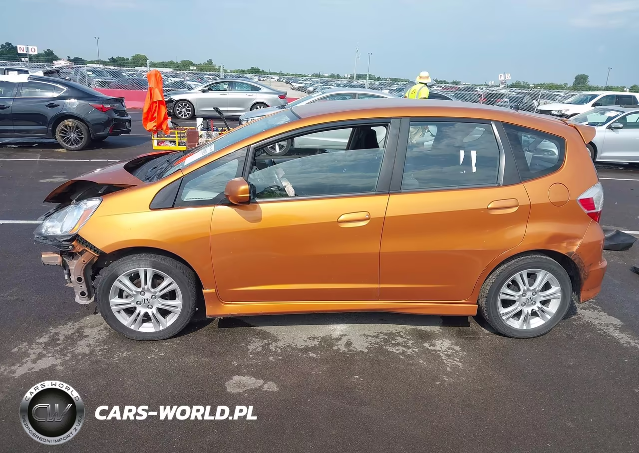 2010 Honda Fit Sport VIN:JHMGE8H47AC012800 - 14
