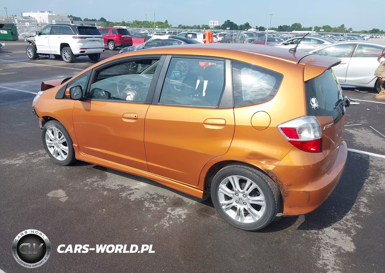 2010 Honda Fit Sport VIN:JHMGE8H47AC012800 - 3