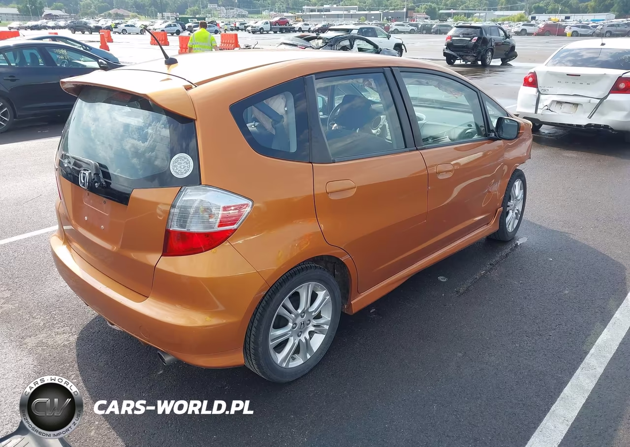 2010 Honda Fit Sport VIN:JHMGE8H47AC012800 - 4