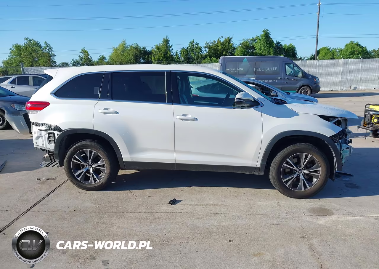 2019 Toyota Highlander Le VIN:5TDZARFH1KS049309 - 13
