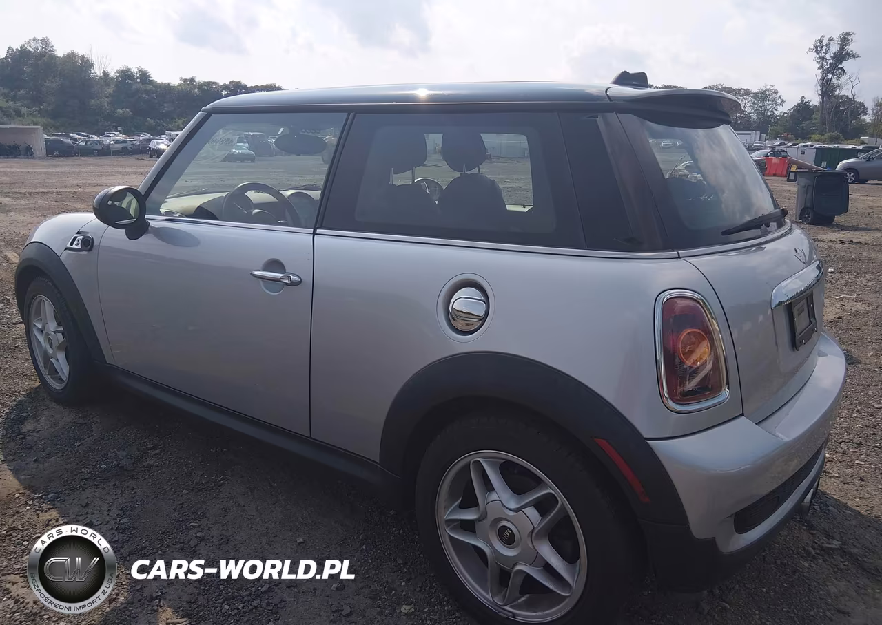 2008 Mini Cooper S VIN:WMWMF73578TT86598 - 3
