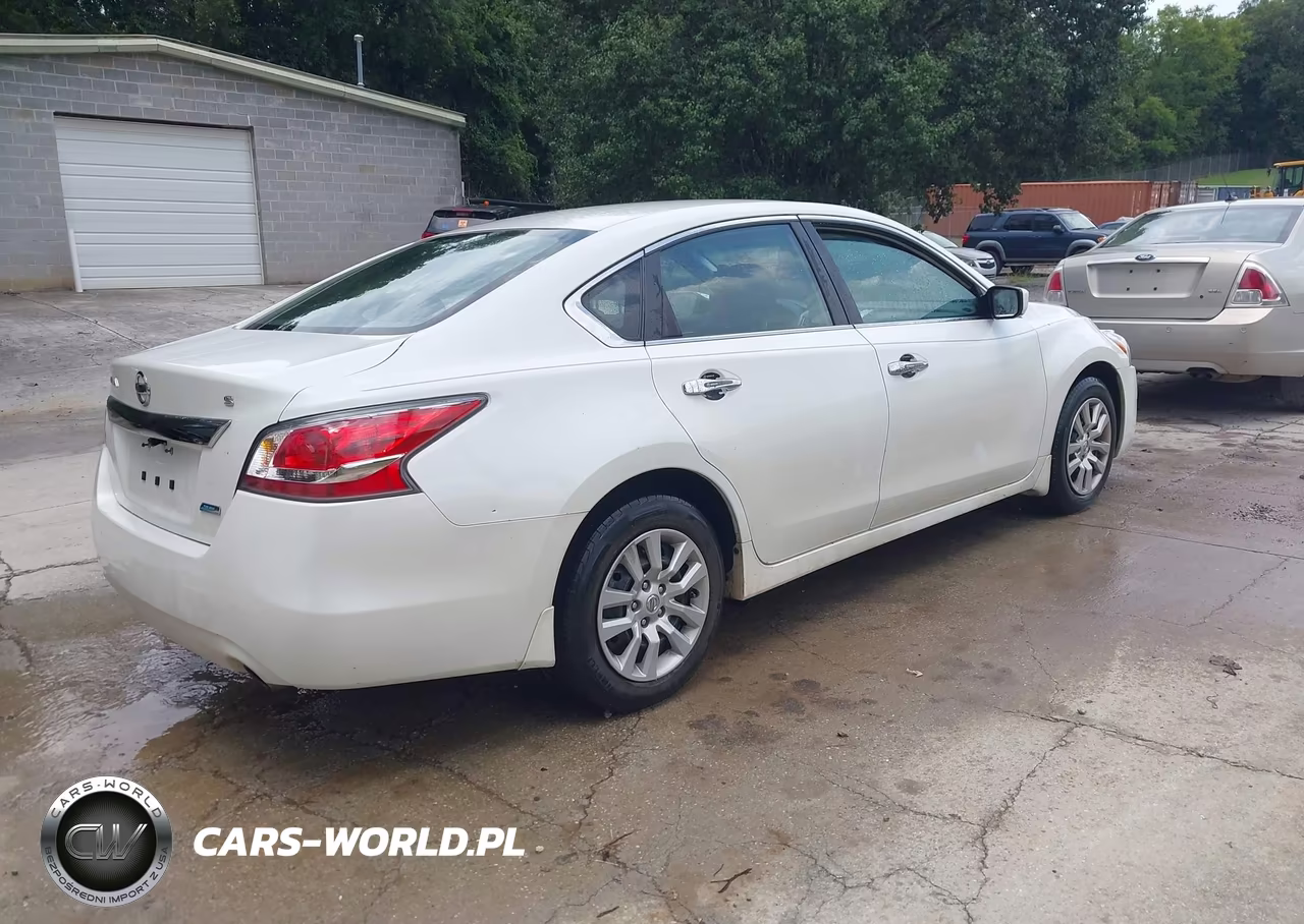 2014 Nissan Altima 2.5 S VIN:1N4AL3AP3EN369475 - 4