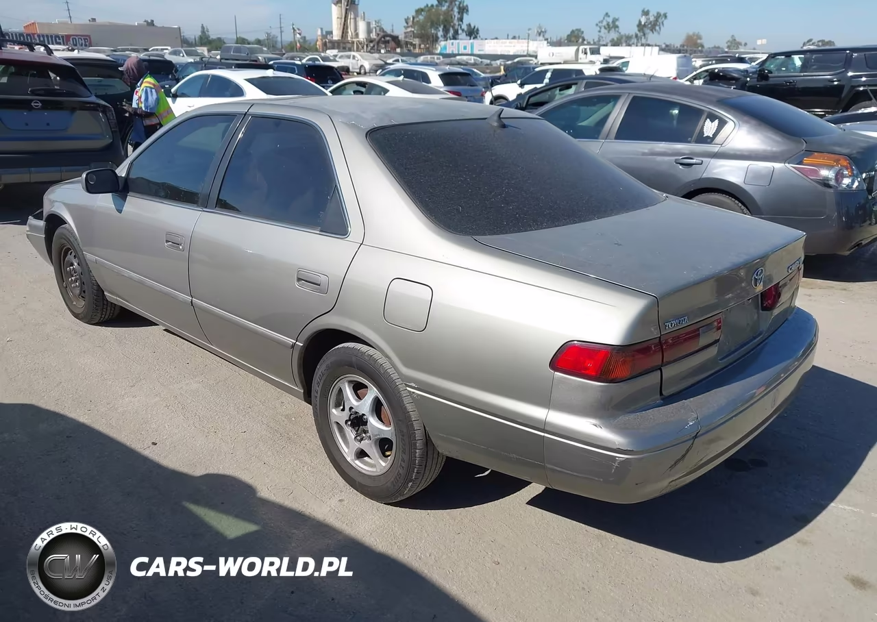 1998 Toyota Camry Le VIN:JT2BG22K8W0132861 - 3