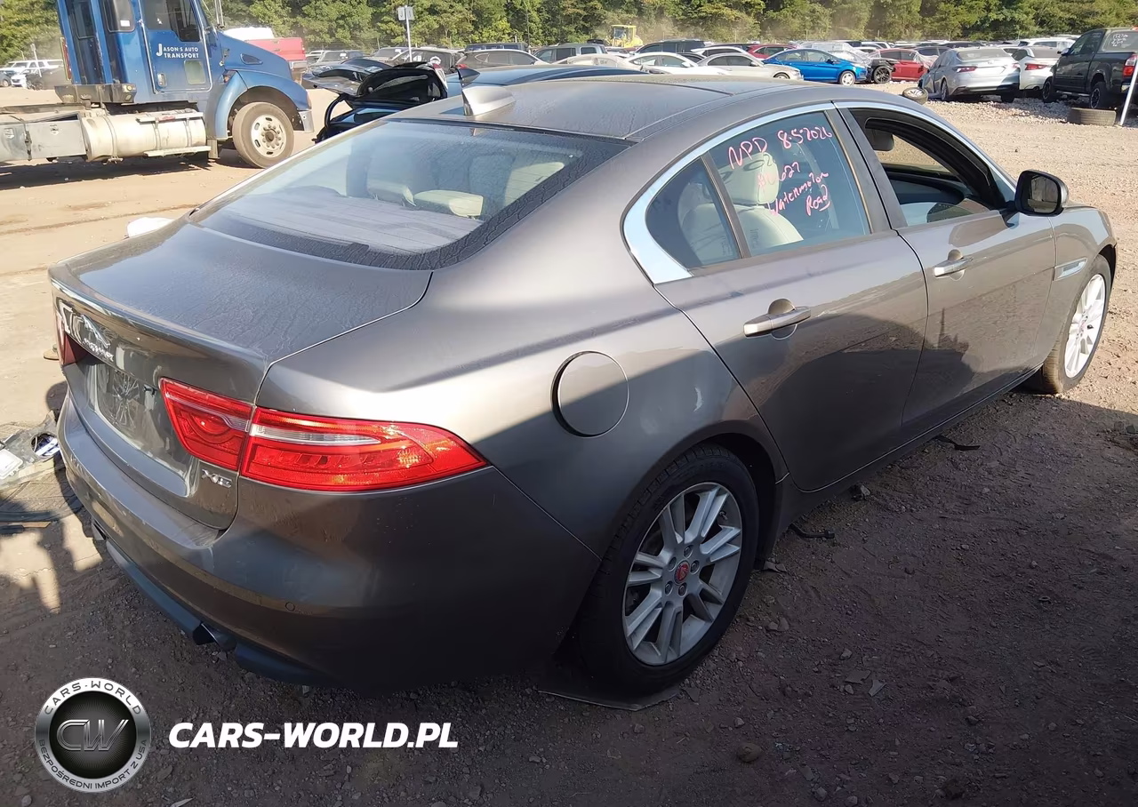 2017 Jaguar Xe 25T Premium VIN:SAJAD4BG2HA964469 - 4