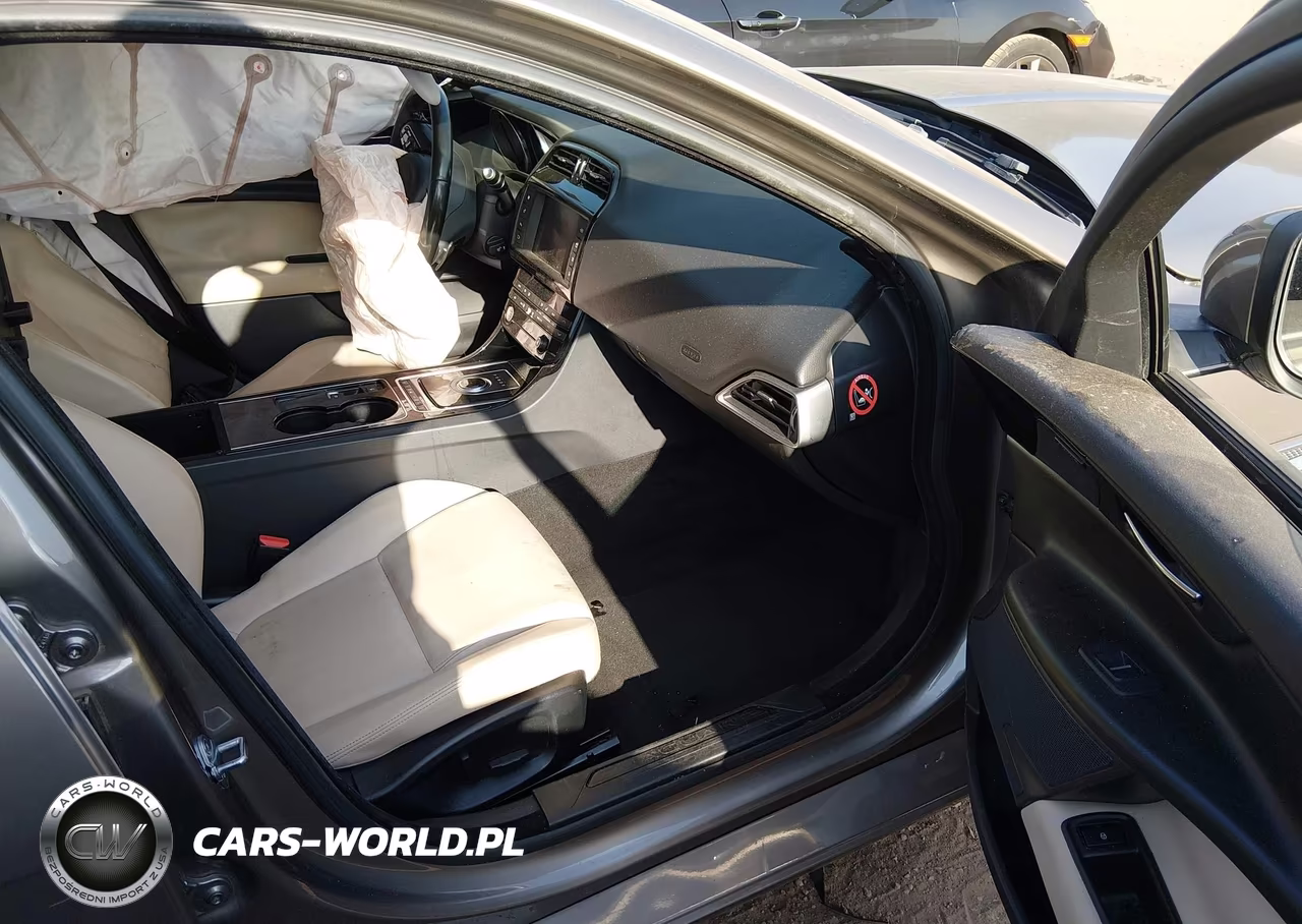 2017 Jaguar Xe 25T Premium VIN:SAJAD4BG2HA964469 - 5