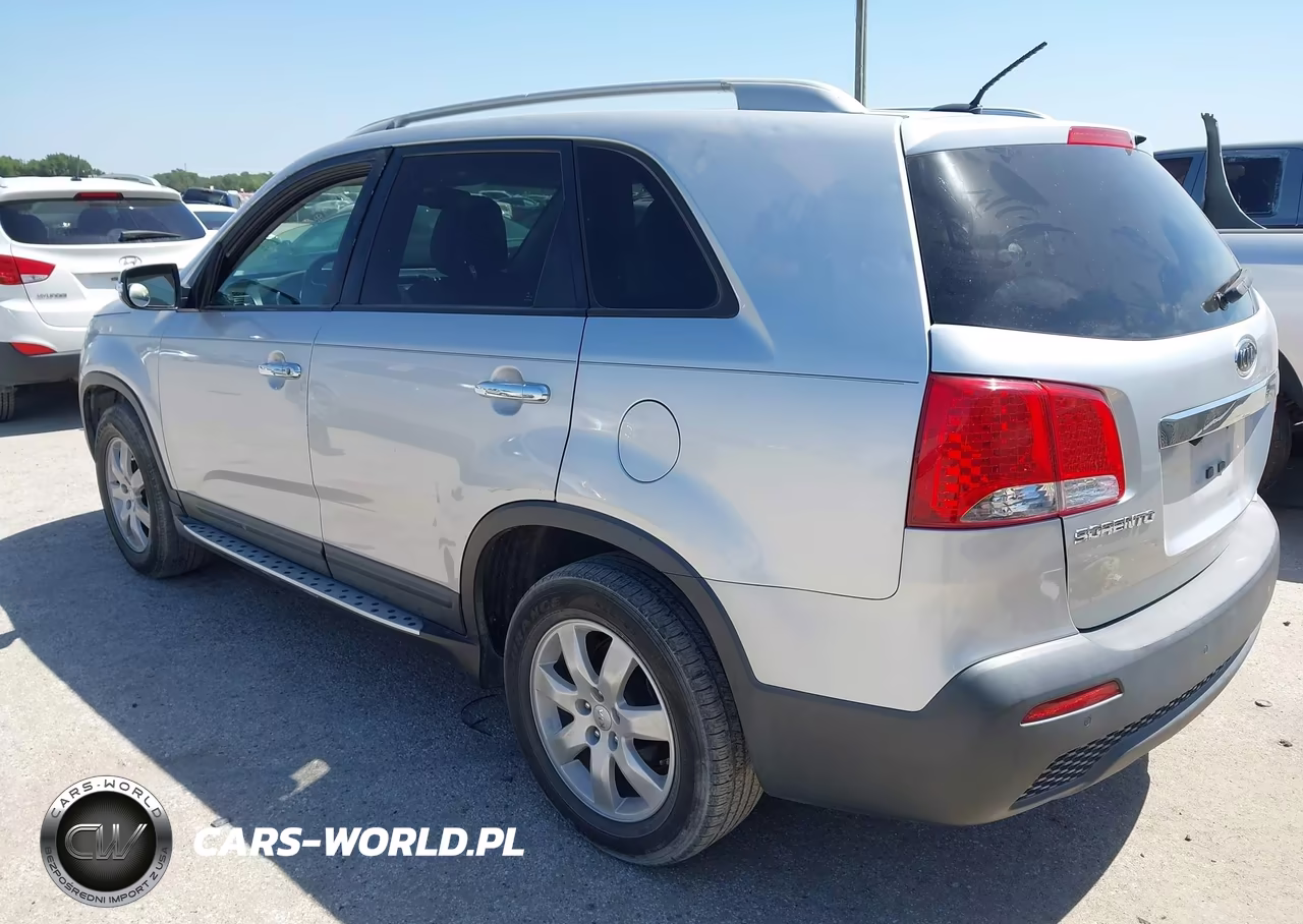 2013 Kia Sorento Lx VIN:5XYKT3A65DG407638 - 3